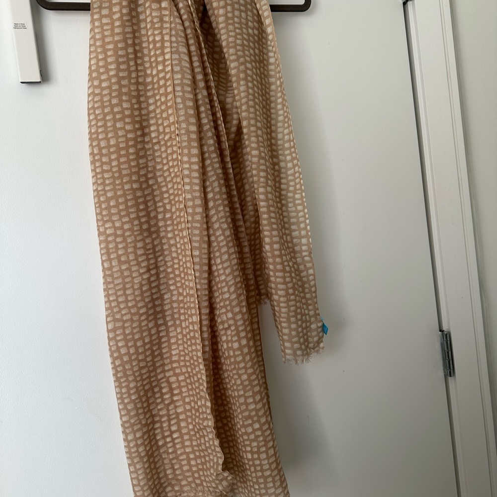 J. McLaughlin Beige and Cream Patterned Scarf 100% wool